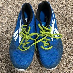 Size 3 1/2 Reebok tennis shoes/almost brand new